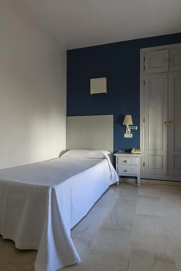 Hostal Drago Pueblo Nuevo de Guadiaro 2*,